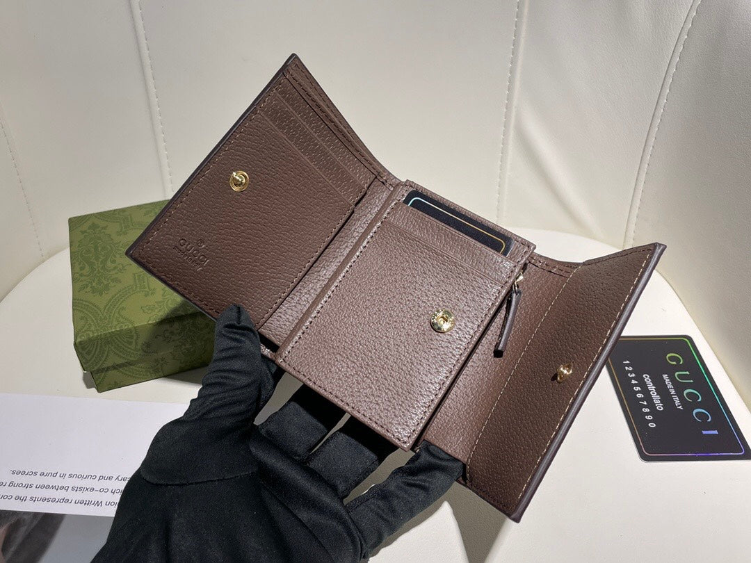 【グッチ】 個性派!超薄デザインの短財布 持ち運び便利