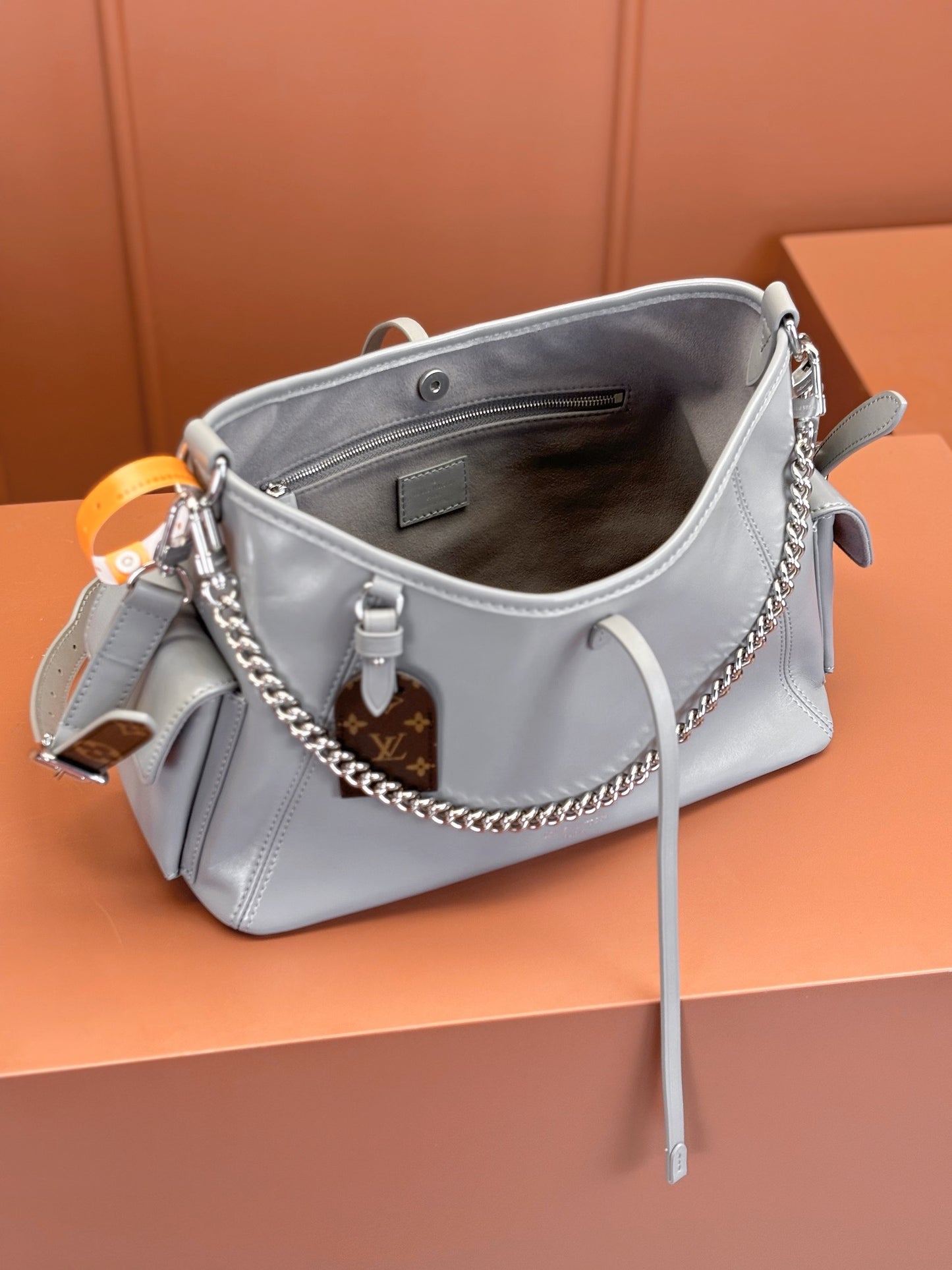 【ルイ・ヴィトン】関税送料込み☆Carryall VIBE 中号|2色展開の魅力!