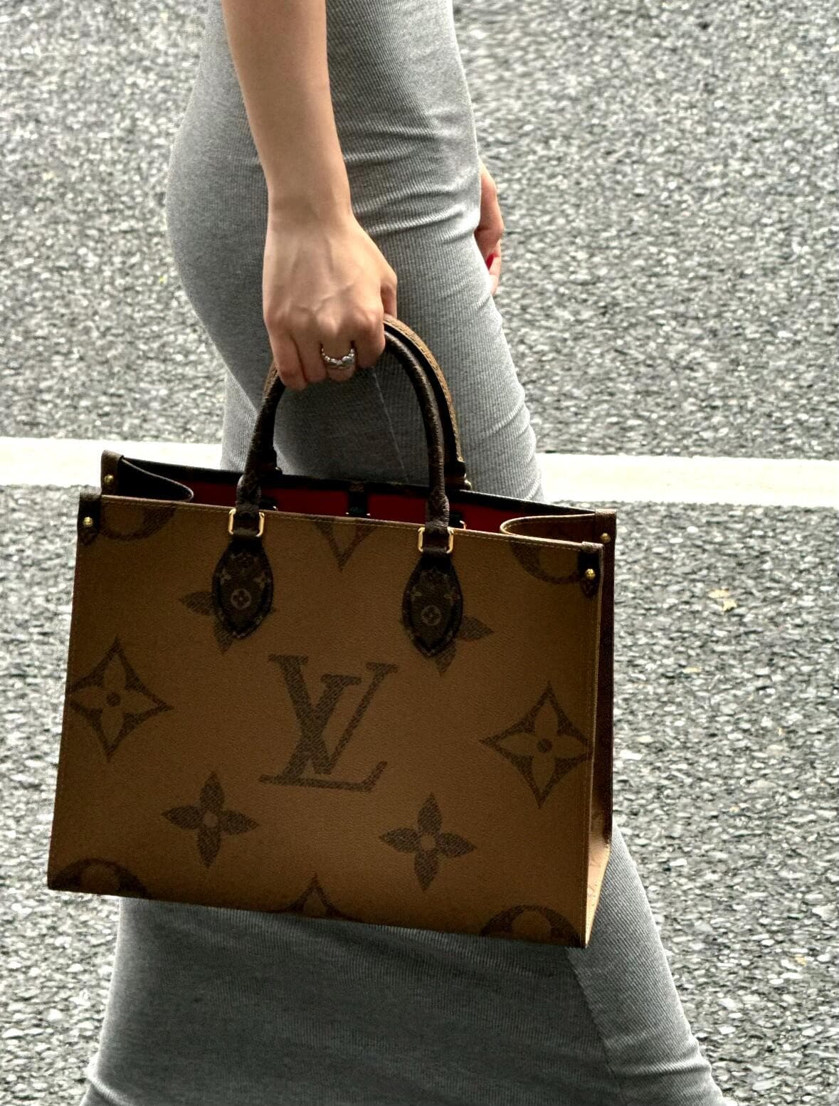 【ルイヴィトン】★お洒落メンズへ★レディース♪オンザゴー MM トートバッグM45321