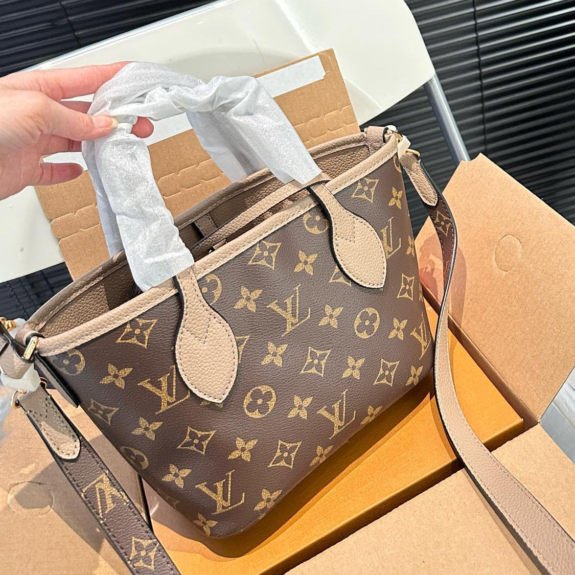 【ルイヴィトン】☆Neverfull BB|取り外し可能なショルダー&クロスボディで使い勝手抜群♪今すぐオンラインでチェック!