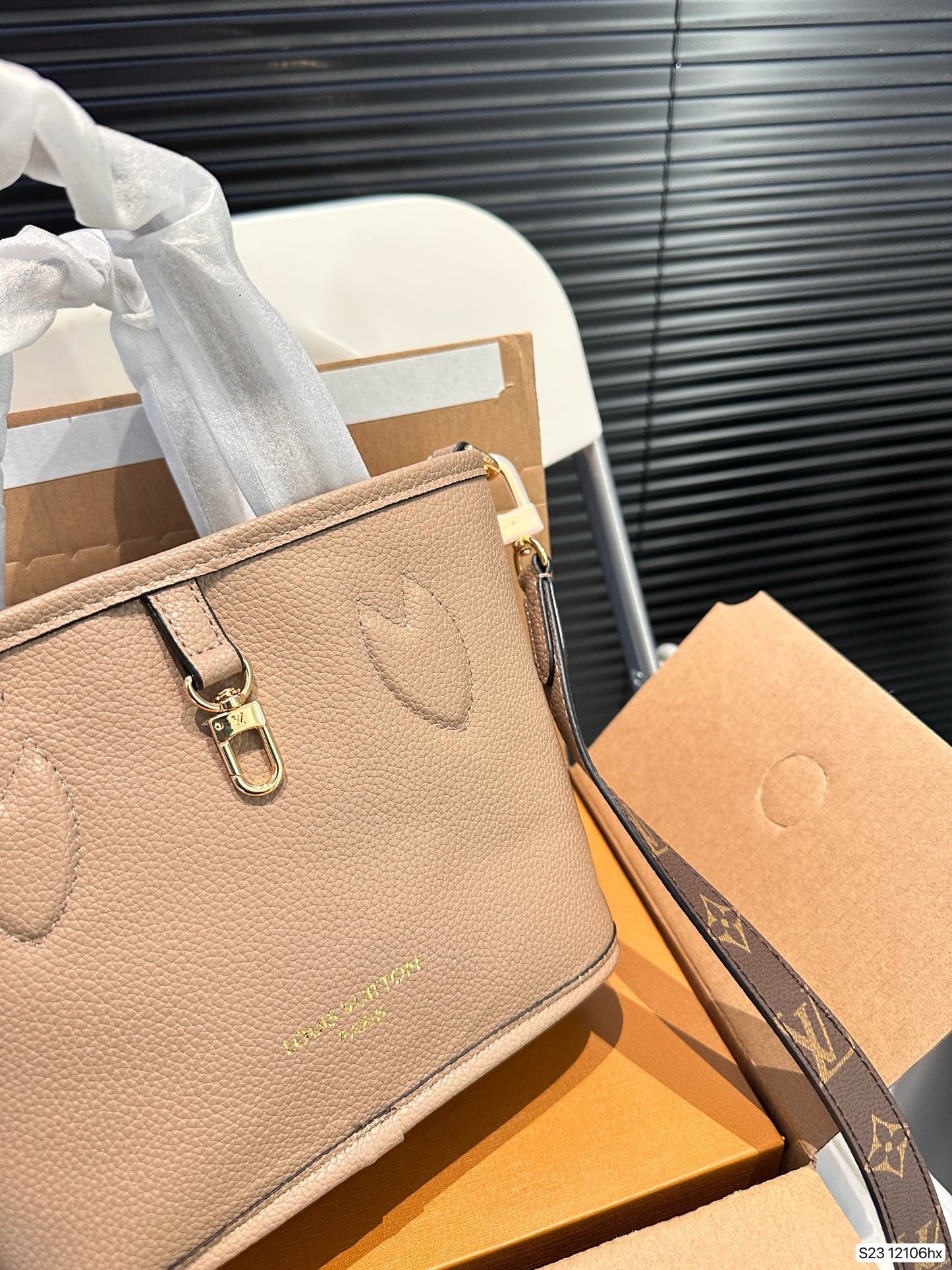 【ルイヴィトン】☆Neverfull BB|取り外し可能なショルダー&クロスボディで使い勝手抜群♪今すぐオンラインでチェック!