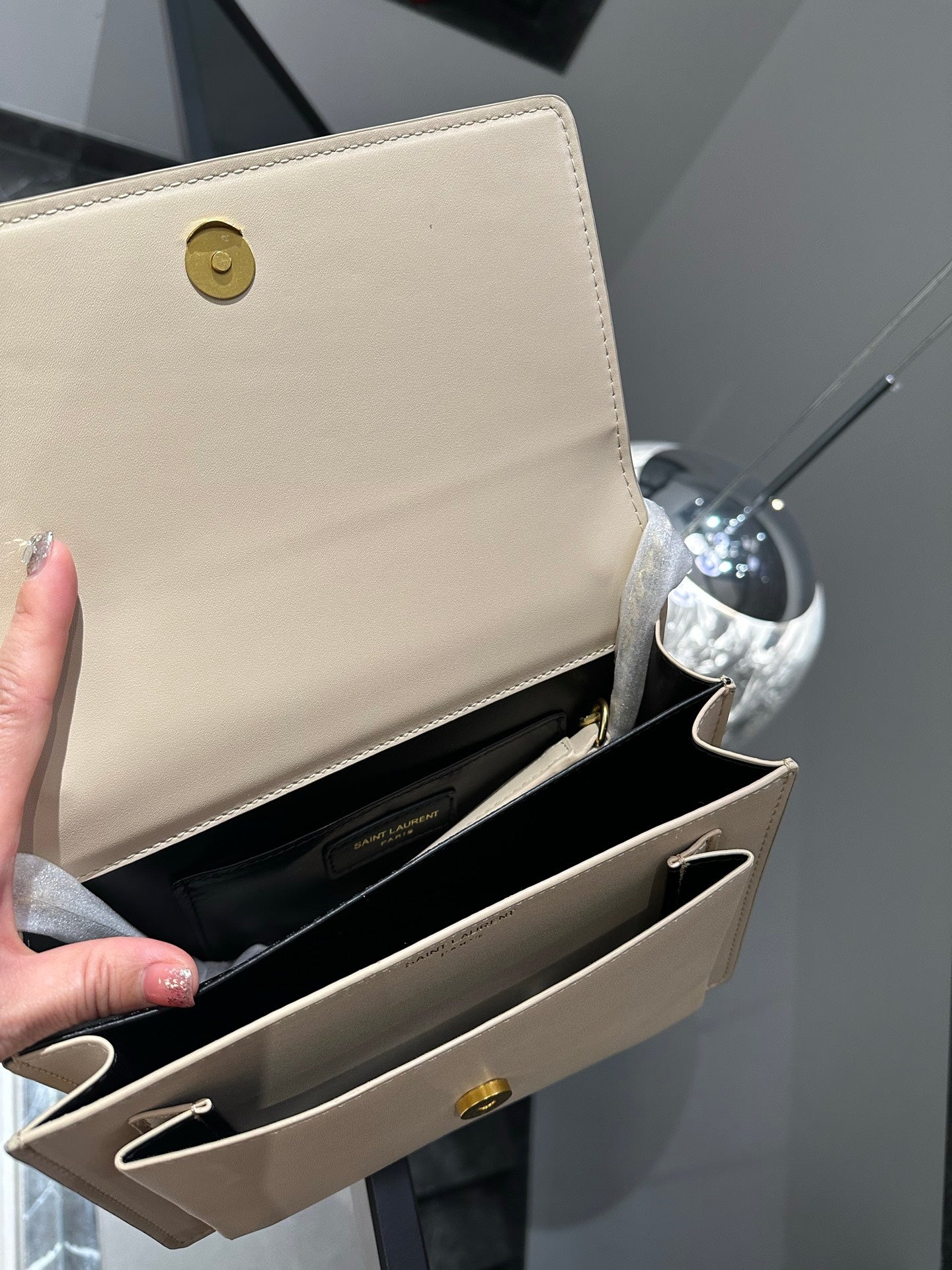 【サンローラン】スムースレザーのサンセットミディアム