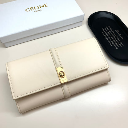 【セリーヌ】 使いやすいデザイン大人女子の必需品！